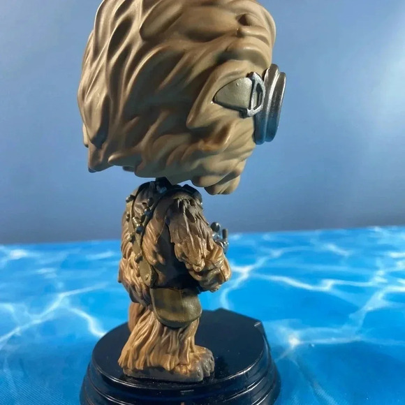 Star Wars - Chewbacca w/ Goggles & Bowcaster Funko Pop! Bobble head #239 - Picture 5 of 8